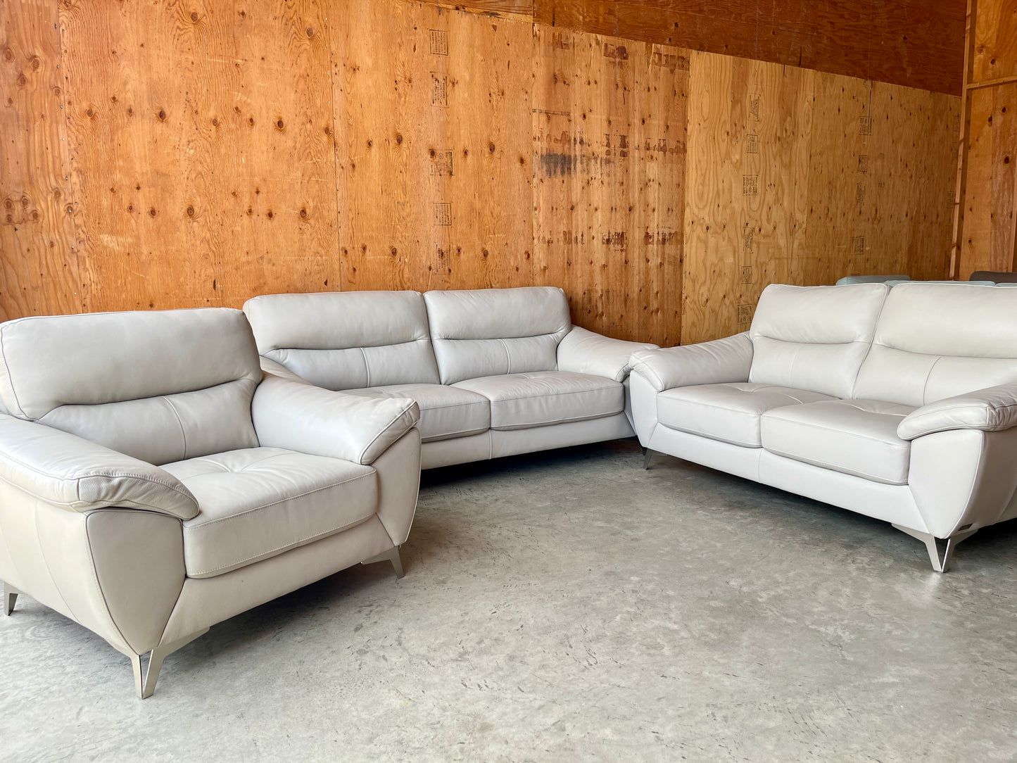 Beautiful Grey Leather Couch, Loveseat, and Chair Set