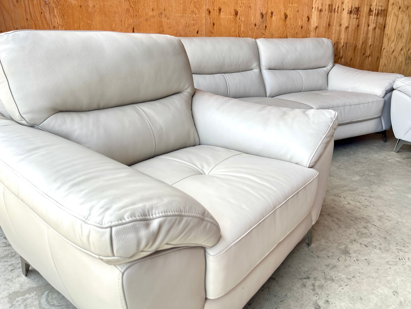 Beautiful Grey Leather Couch, Loveseat, and Chair Set